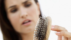 Kadınlarda Saç Dökülmesinin Nedenleri